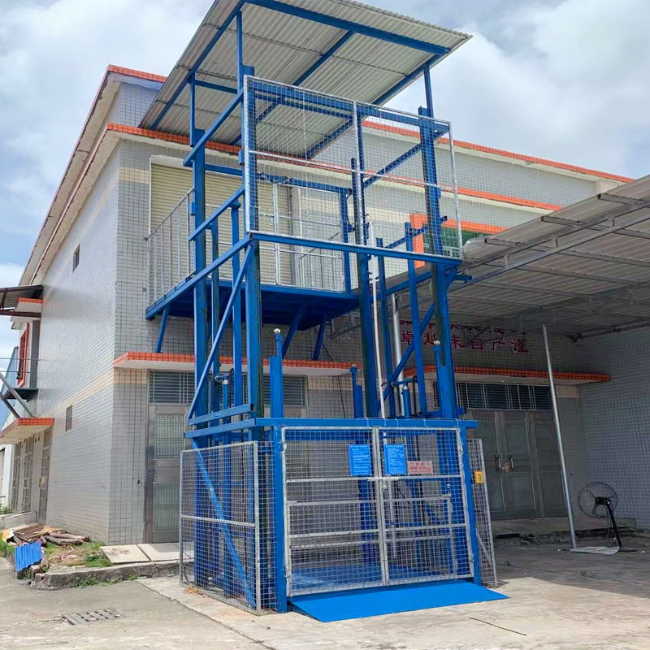 广西建材厂室外升降货梯安装